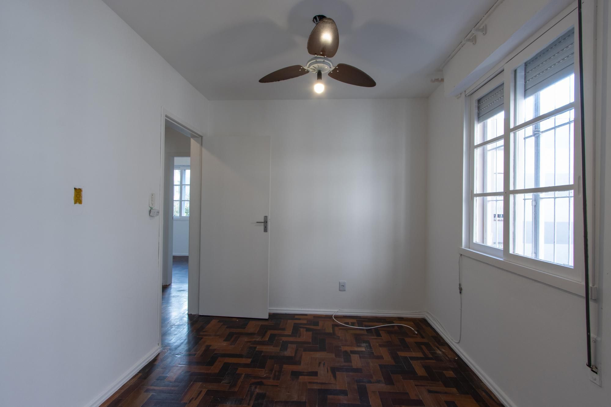 Apartamento para Venda - 77m², 3 dormitórios, 1 vaga - Bairro Teresópolis — foto 3