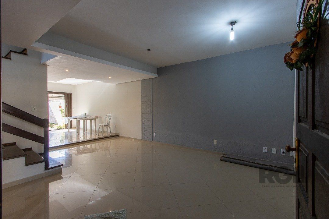 Casa à venda com 3 quartos, 202m² - Foto 3