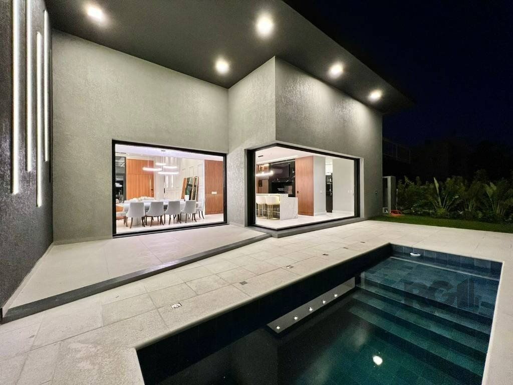 Casa de Condomínio à venda com 4 quartos, 243m² - Foto 3