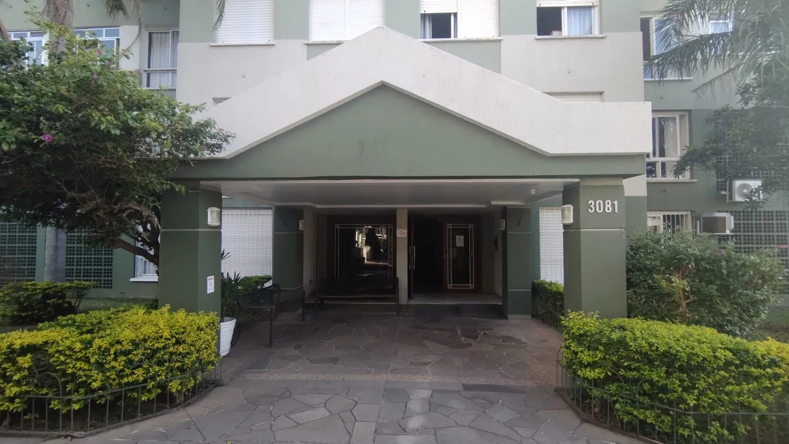Apartamento com 75m², 3 dormitórios no bairro Cavalhada em Porto Alegre para Comprar