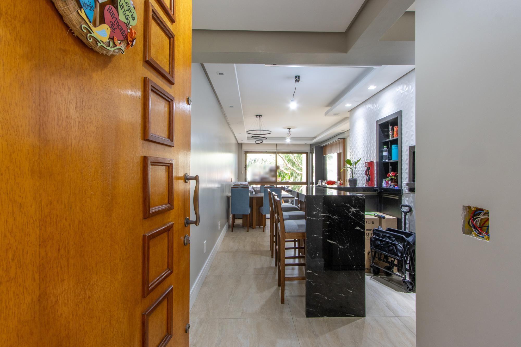 Apartamento no bairro Tristeza, Reformado e em ótimo estado!