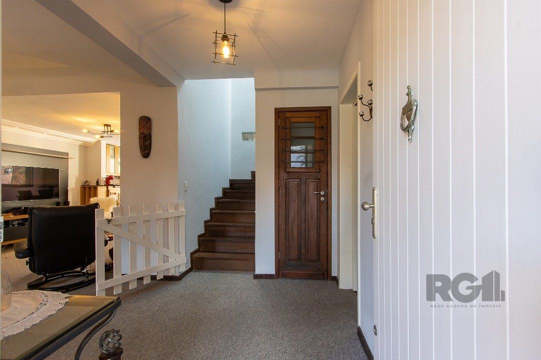 Casa de Condomínio à venda com 3 quartos, 217m² - Foto 2