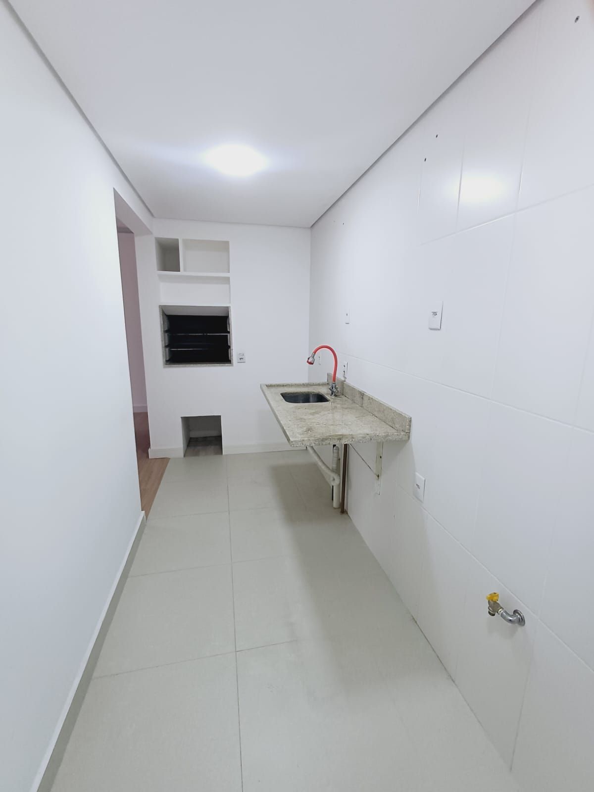 Apartamento 2 quartos 1 suíte, elevador andar alto, infra completa.