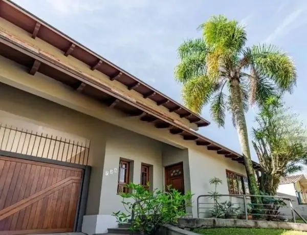 Casa, 4 dormitórios no bairro Vila Assunção em Porto Alegre para Comprar