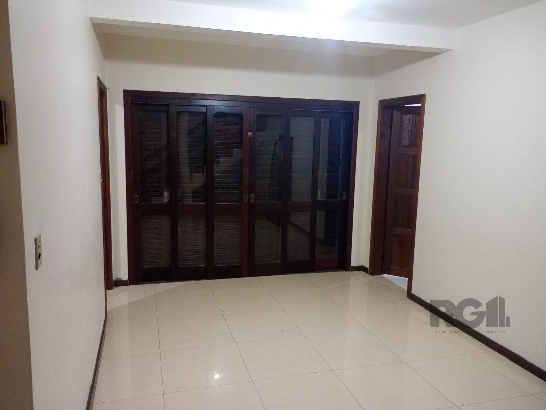 Casa à venda com 5 quartos, 252m² - Foto 3