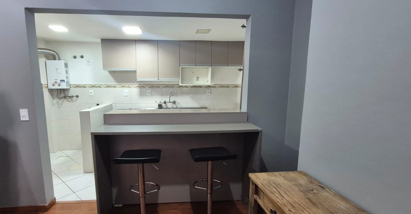Apartamento de 3 dormitórios, 1 suíte e 1 vaga de garagem no bairro Pedra Redonda.