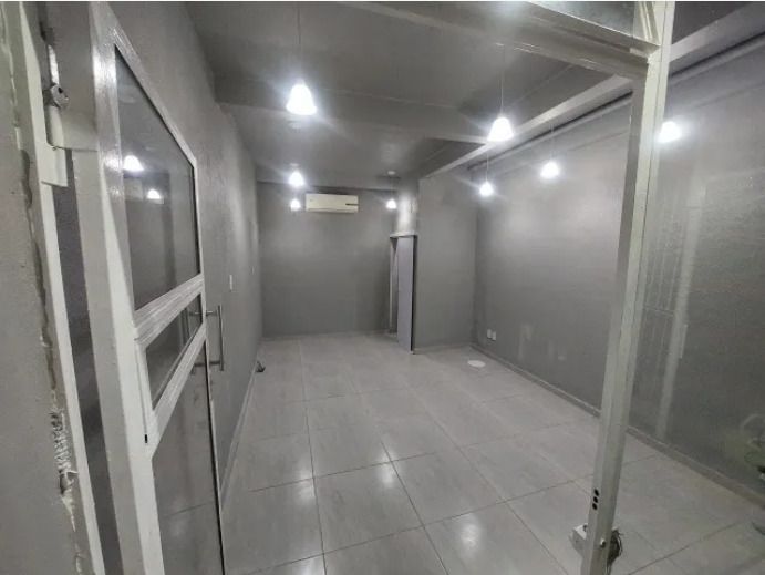 Box Comercial à Venda em Porto Alegre – Localização Estratégica no Jardim Carvalho!