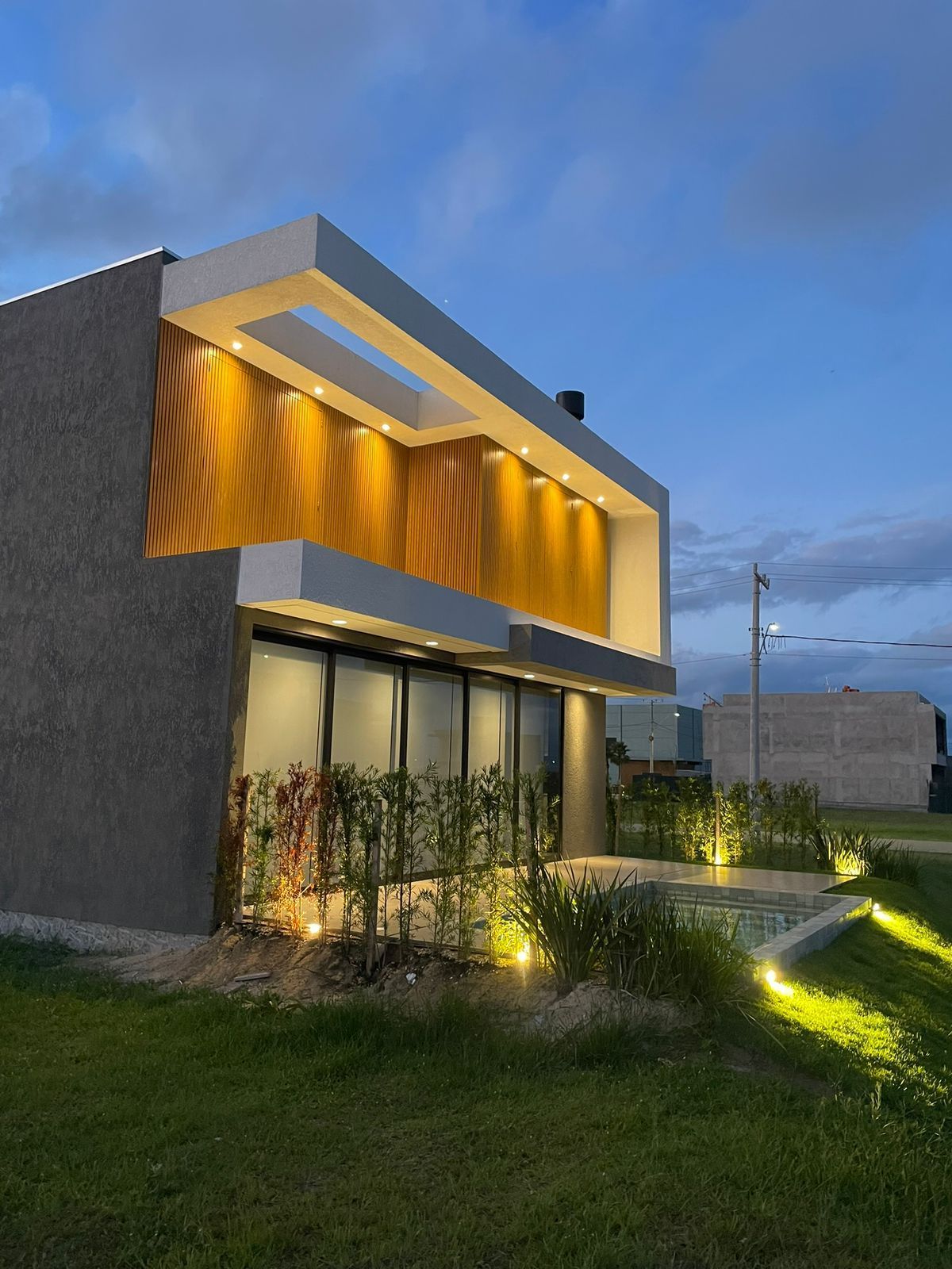 Viva a Experiência do Alto Padrão Pronto para Morar: Casa Contemporânea com 5 Suítes e Lazer Completo — foto 4