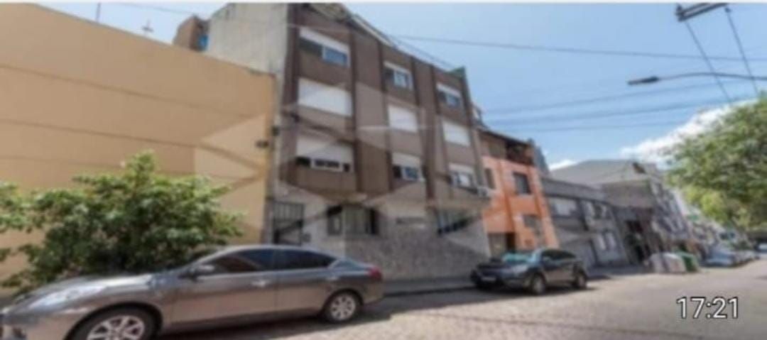 Apto Desocupado com 2 dormitorios + amplas peças