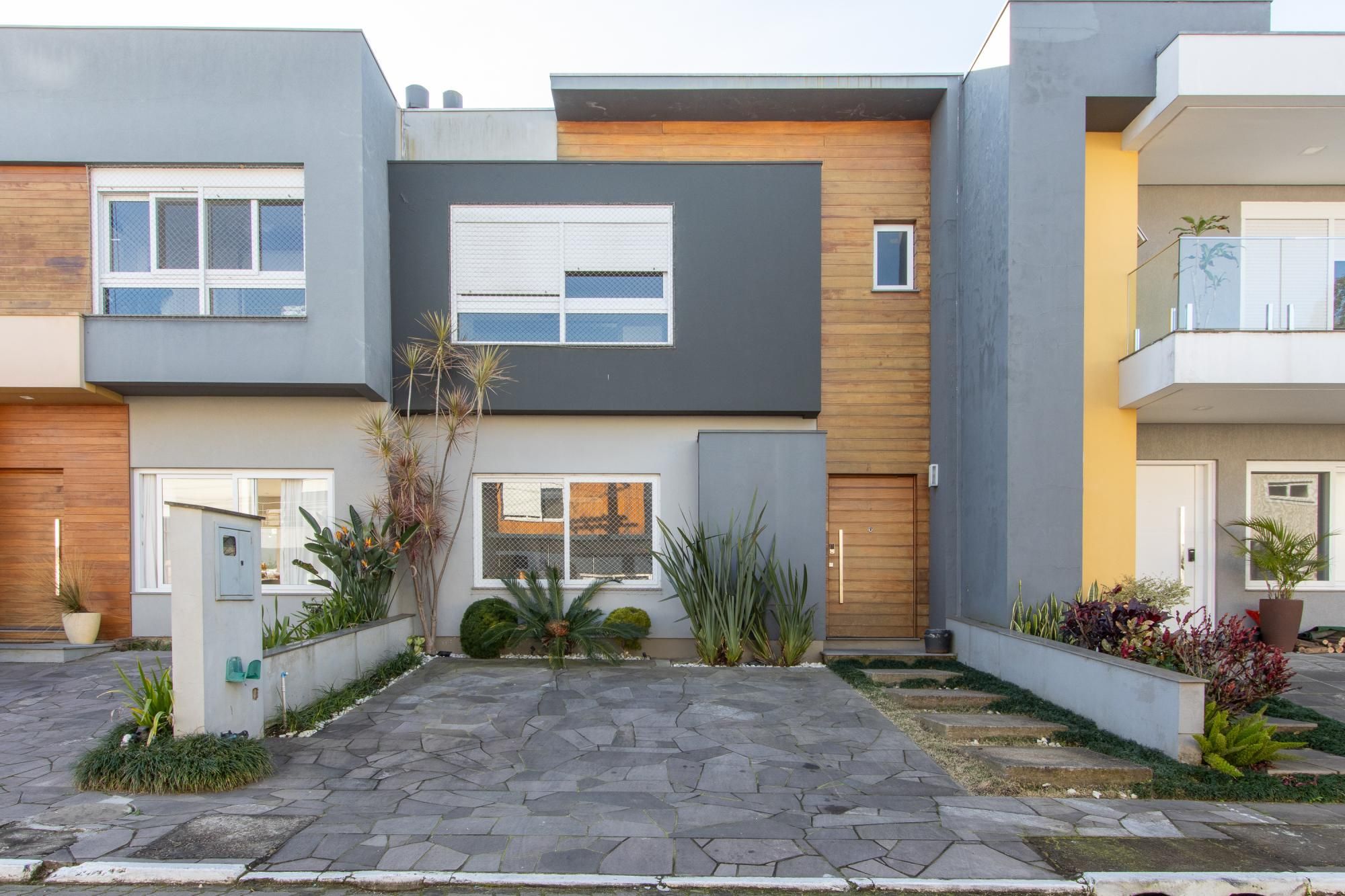 Casa de Condomínio à venda com 157m², 3 quartos, 1 suíte, 2 vagas no bairro Hípica em Porto Alegre