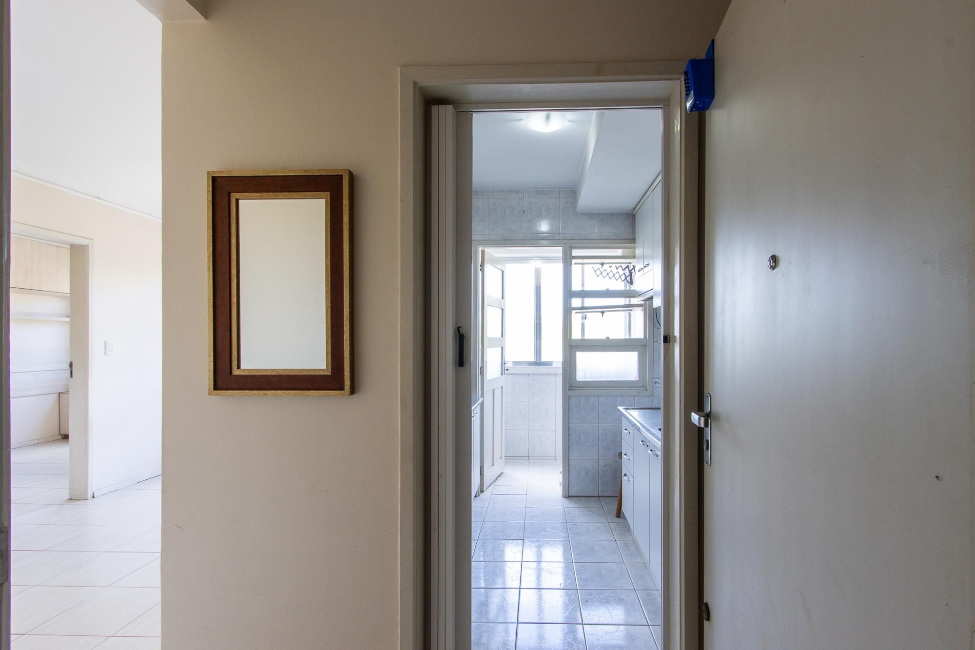 Apartamento reformado, desocupado, 1 dormitório (suite) - Bairro Cavalhada