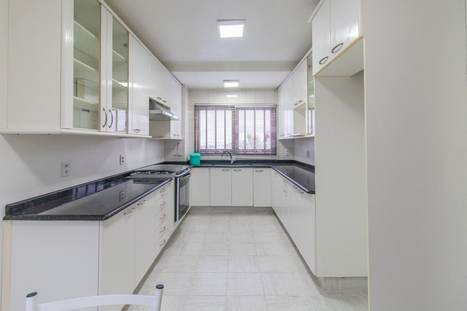 Casa à venda com 3 quartos, 291m² - Foto 8