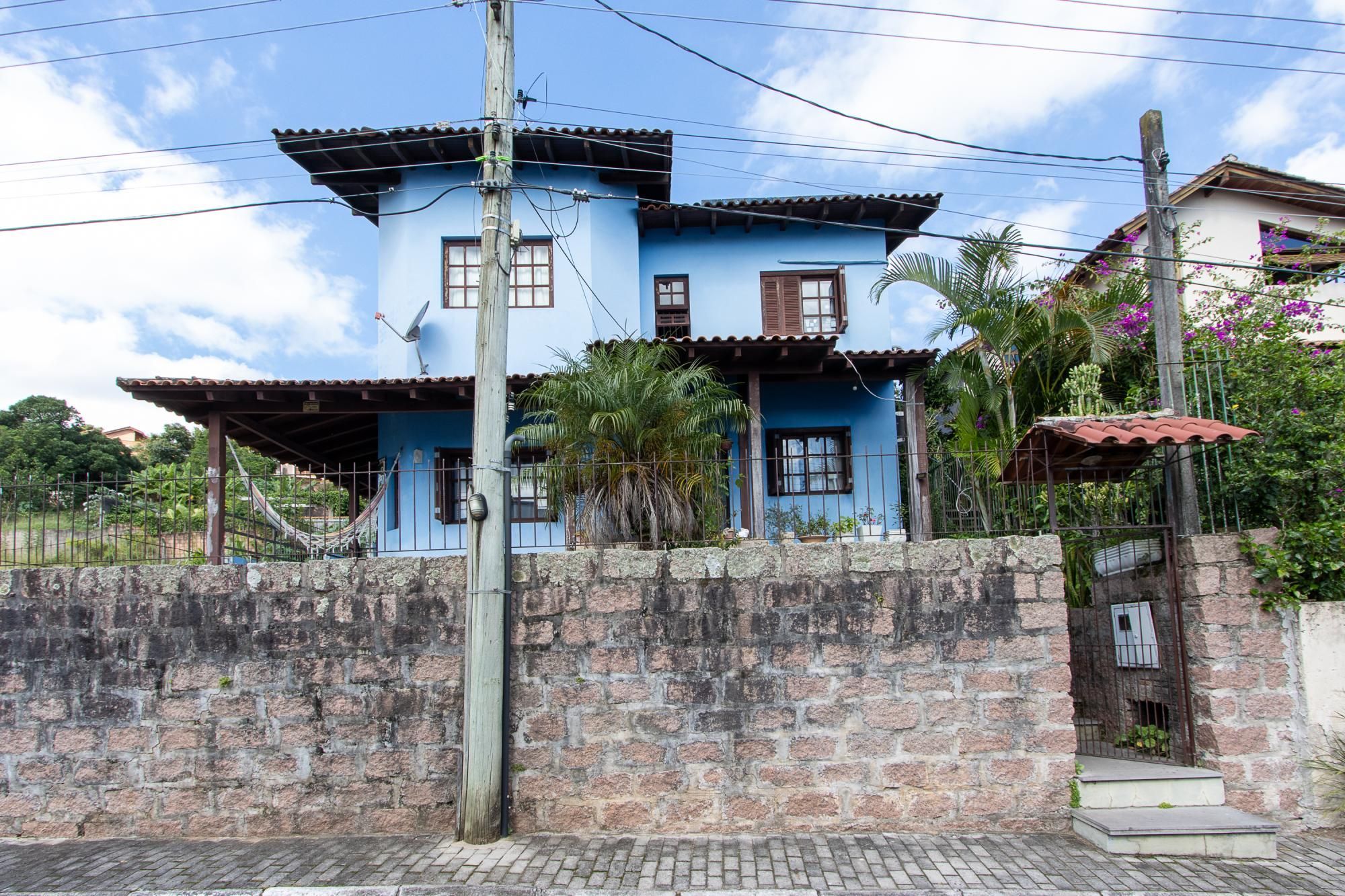 Casa 4 dormitórios no bairro Vila Nova