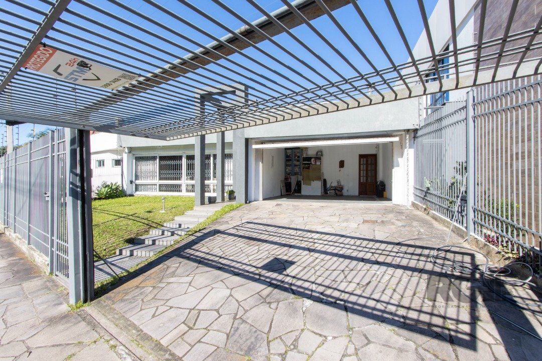 Casa à venda com 3 quartos, 222m² - Foto 3