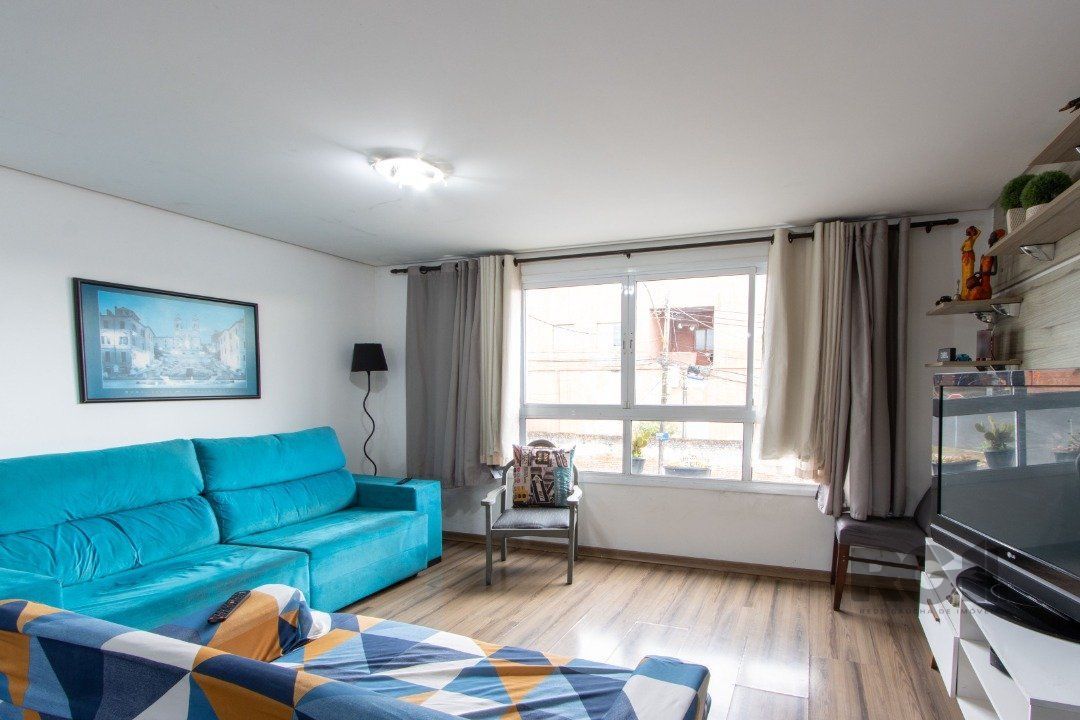 Casa à venda com 3 quartos, 195m² - Foto 1