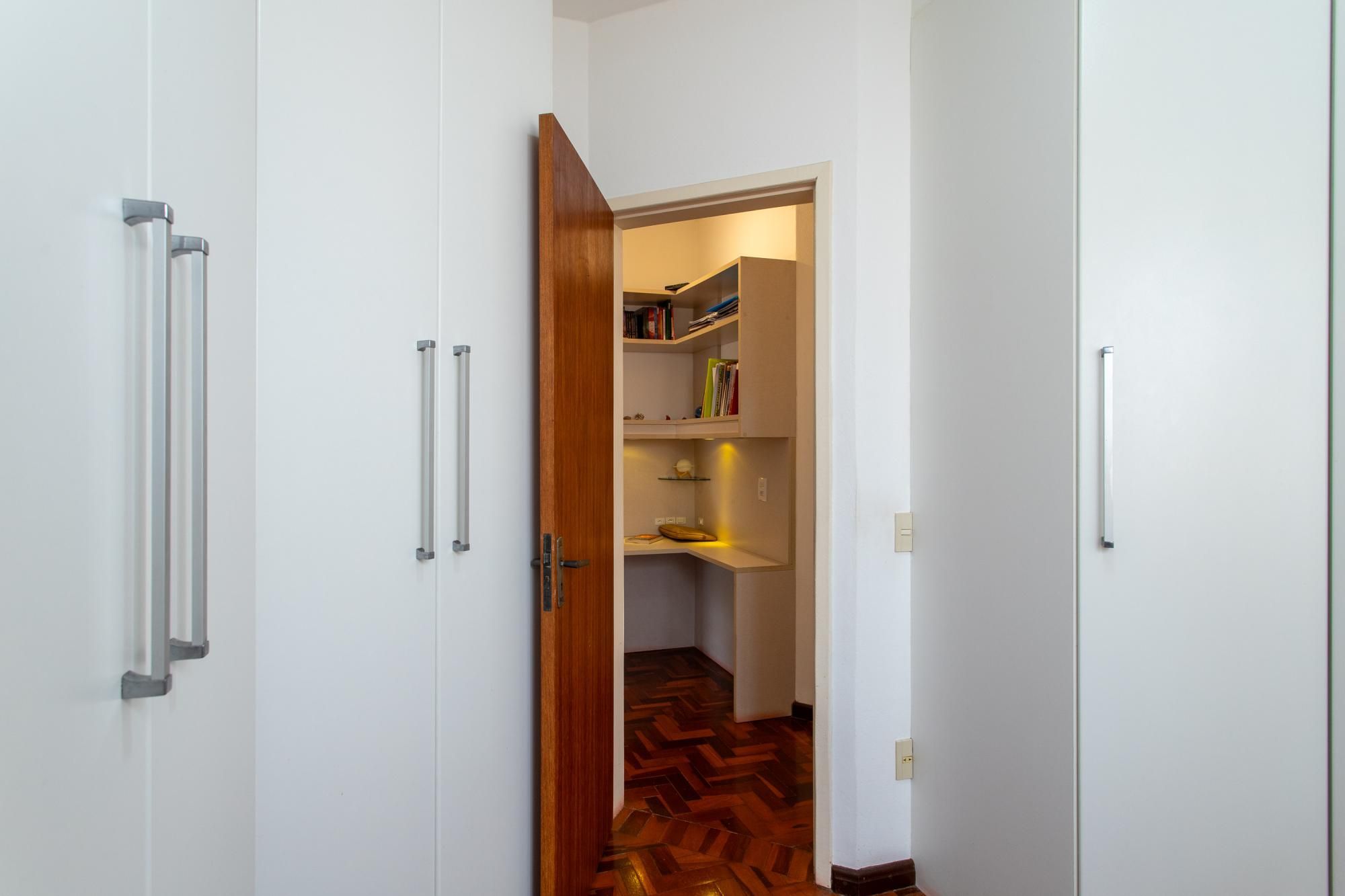 Casa à venda com 5 quartos, 183m² - Foto 30