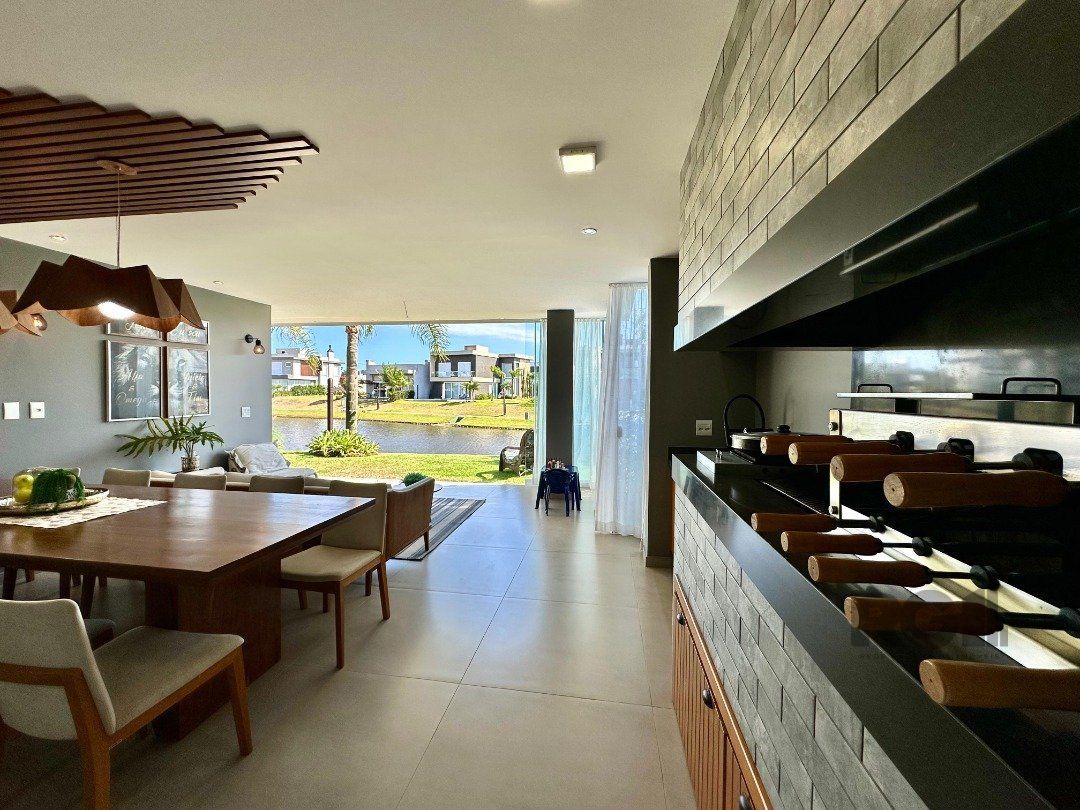 Casa de Condomínio à venda com 3 quartos, 210m² - Foto 12