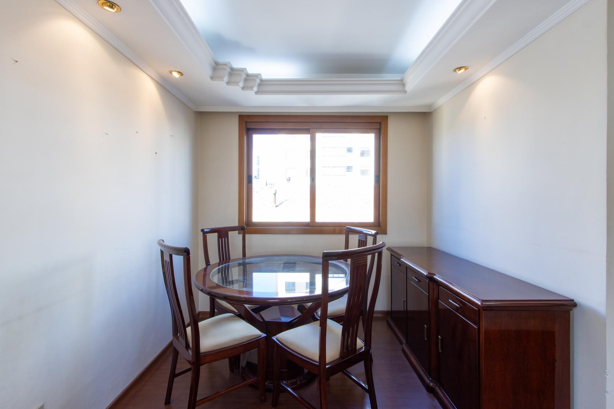 Apartamento Semimobiliado à Venda em Passo da Areia, Porto Alegre, RS