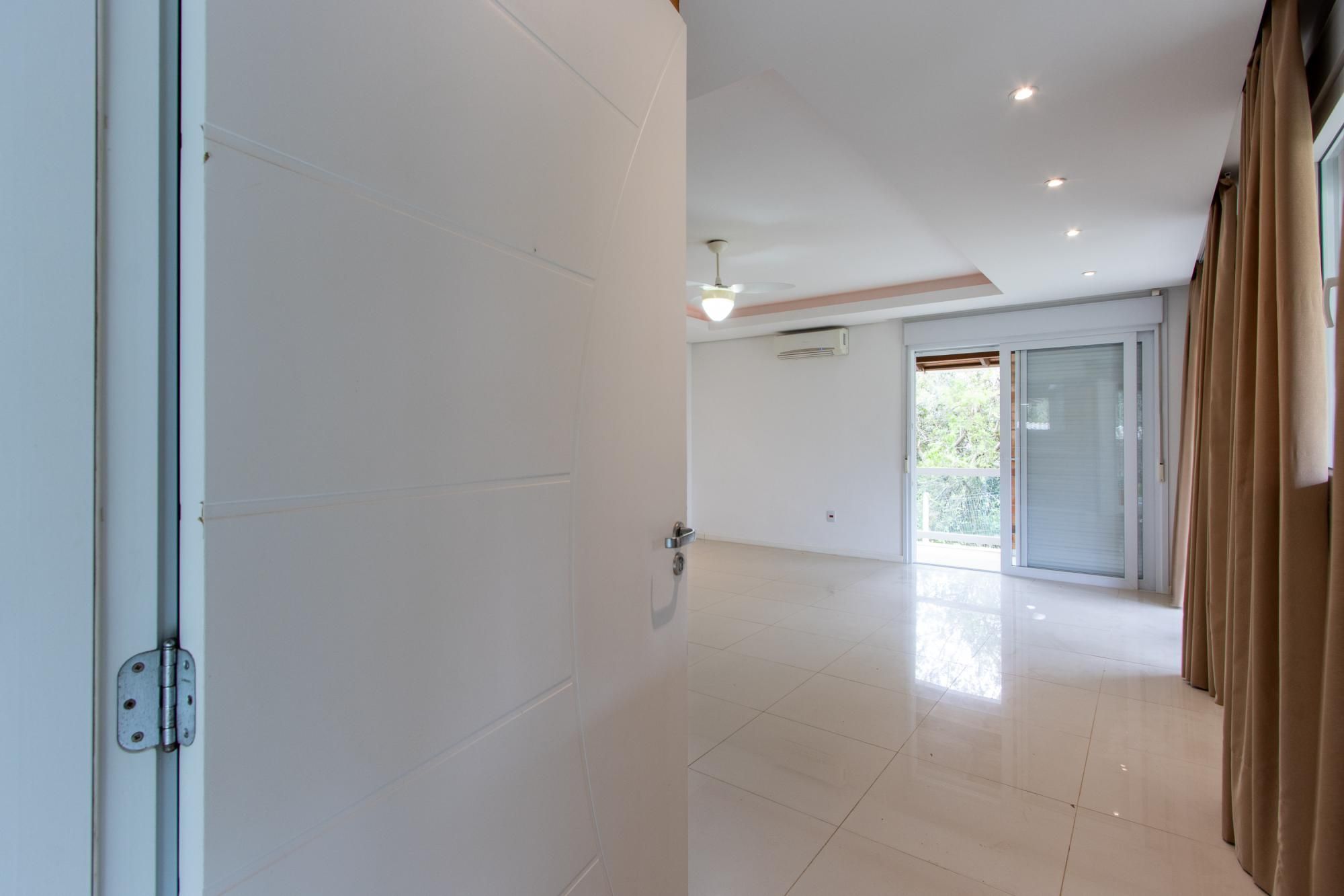 Casa à venda com 3 quartos, 308m² - Foto 7