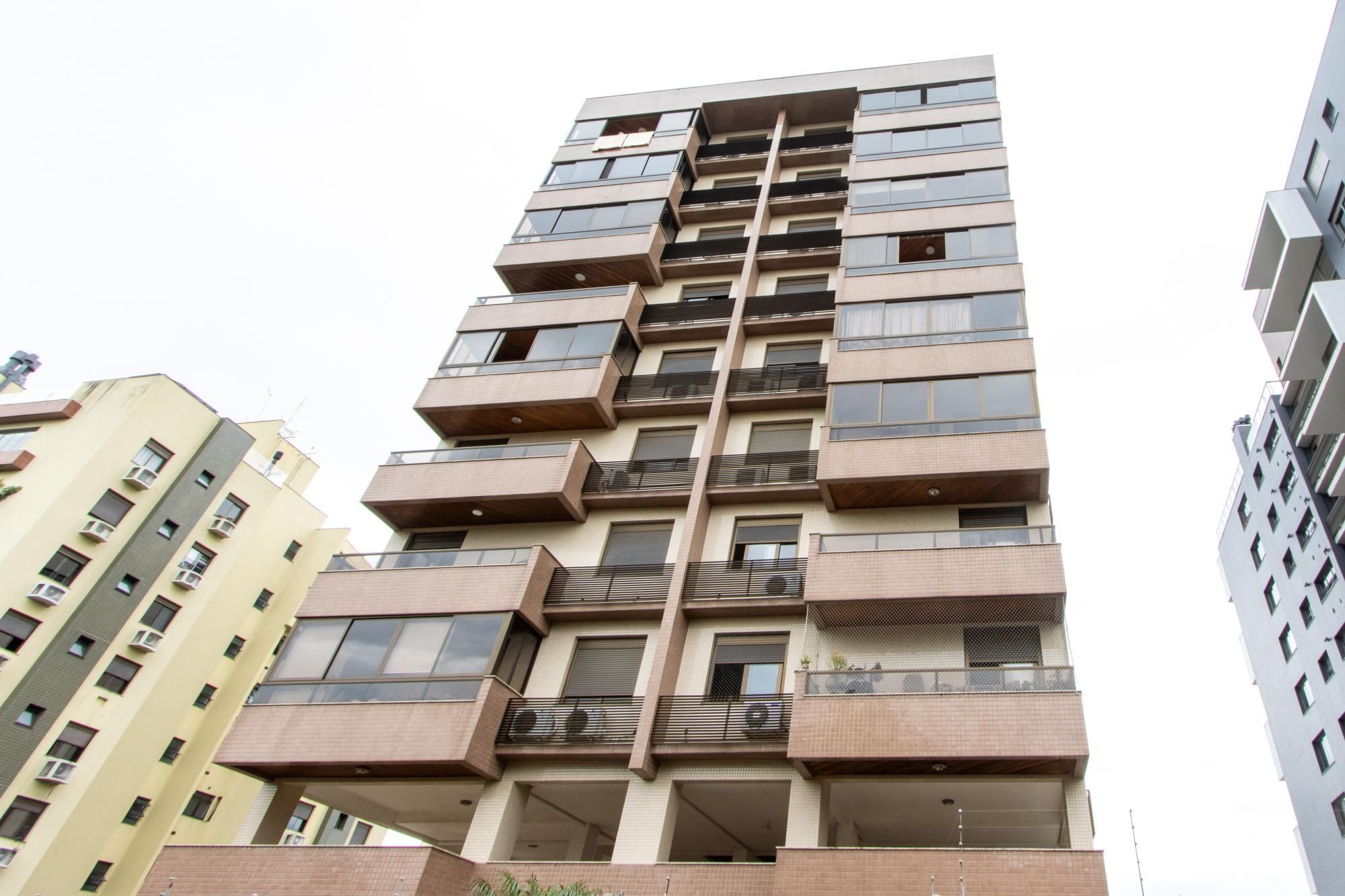 Amplo apartamento 3 dormitórios, 3 vagas