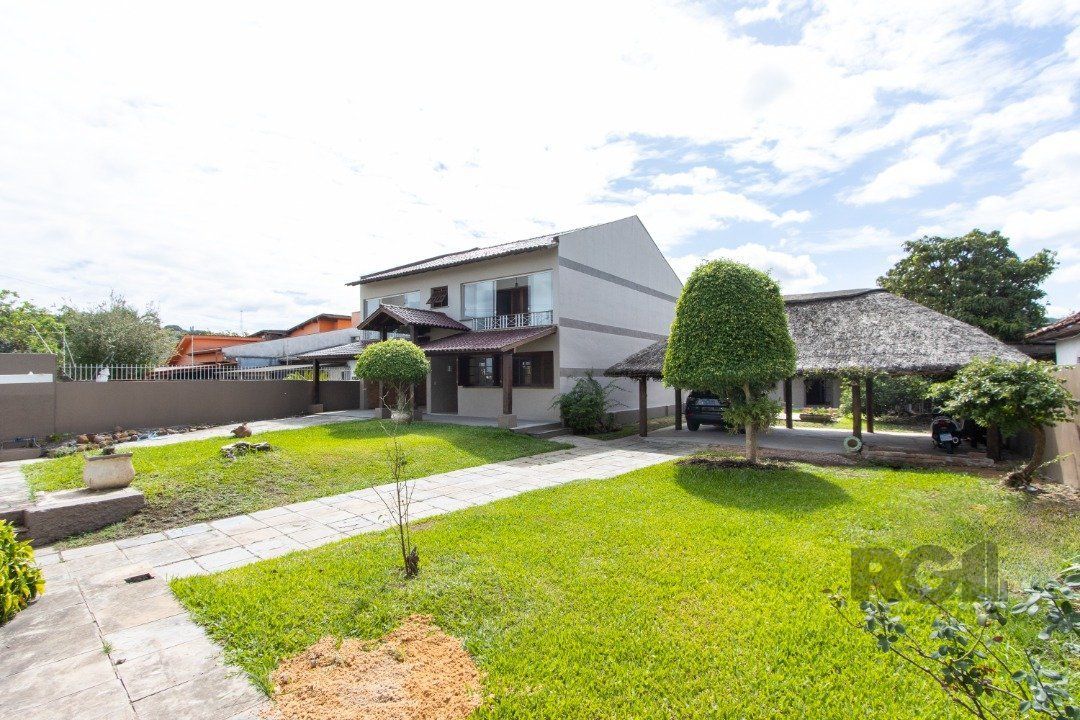 Casa à venda com 4 quartos, 256m² - Foto 1
