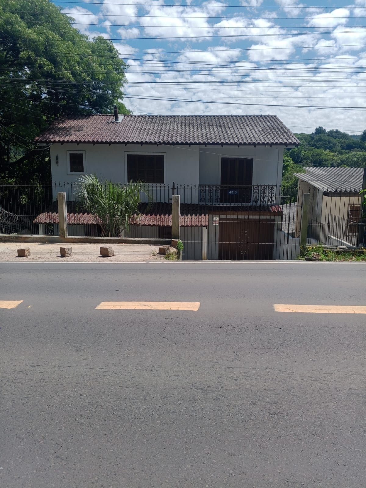 Casa, 2 dormitórios no bairro Vila Nova em Porto Alegre para Comprar