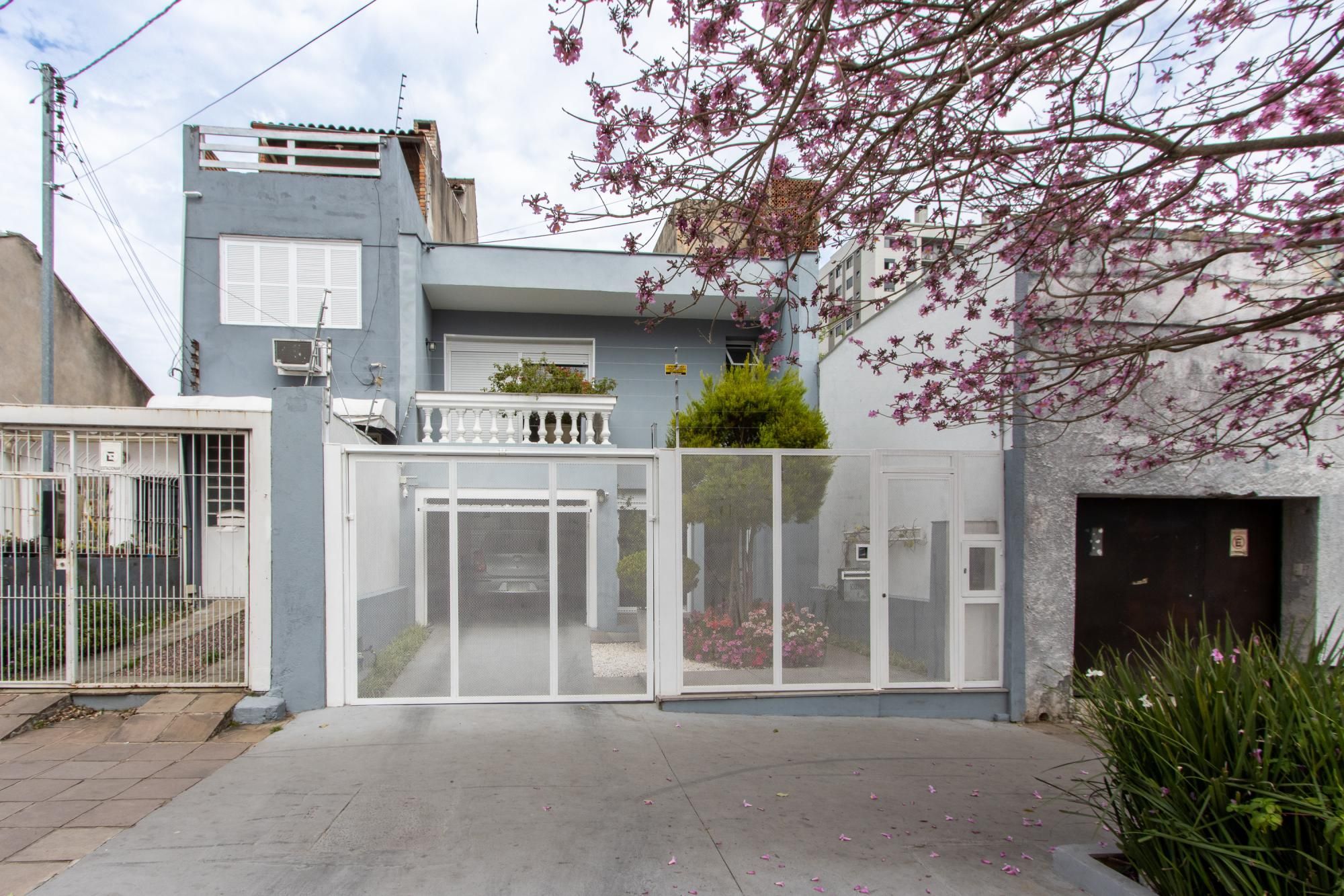 Casa TODA Reformada à Venda  – Mobiliada