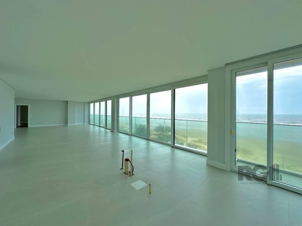 Apartamento à venda com 3 quartos, 220m² - Foto 3