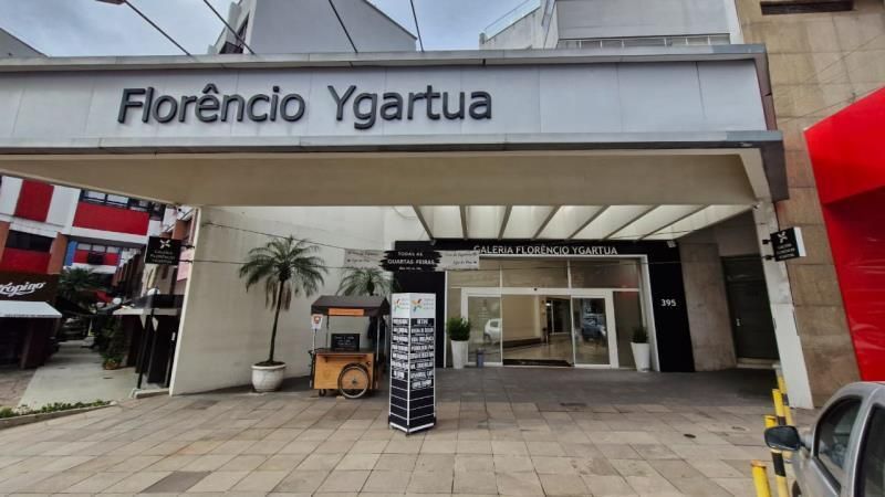 Loja térrea na Galeria Dr. Florêncio Ygartua - Bairro Moinhos de Vento