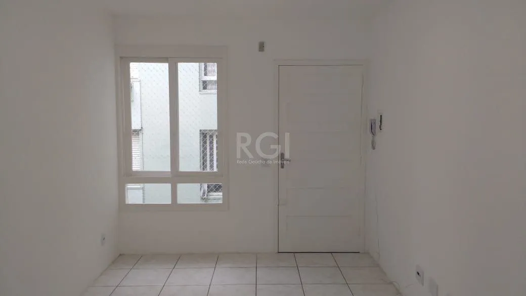 Apartamento, 2 dormitórios no bairro Tristeza em Porto Alegre para Comprar
