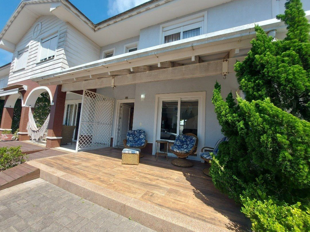 Casa em Condomínio Fechado com 3 quartos e 150m² privativos
