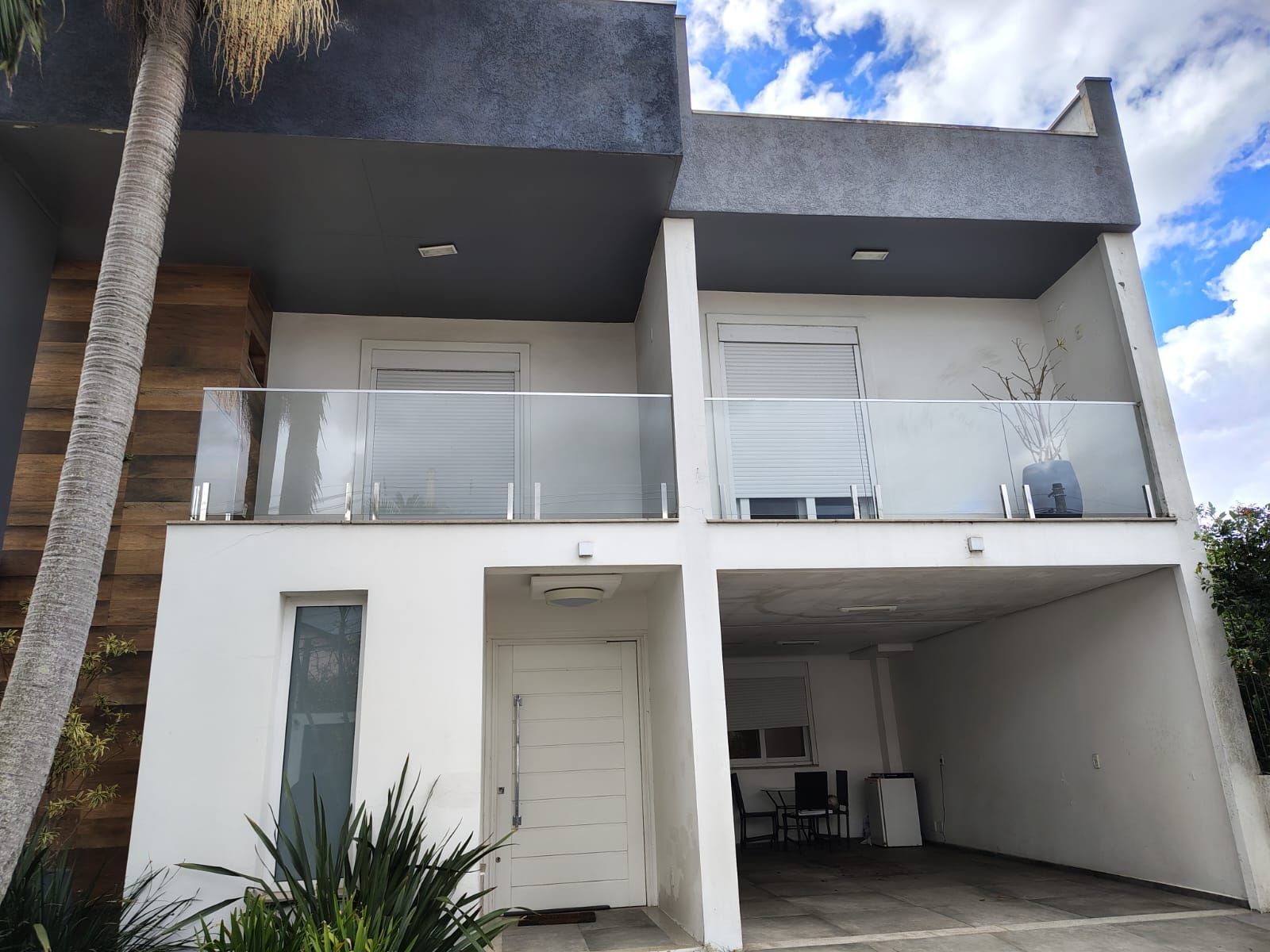 Excelente casa de 3 dormitórios, 3 suítes e 2 vagas no bairro Cavalhada.