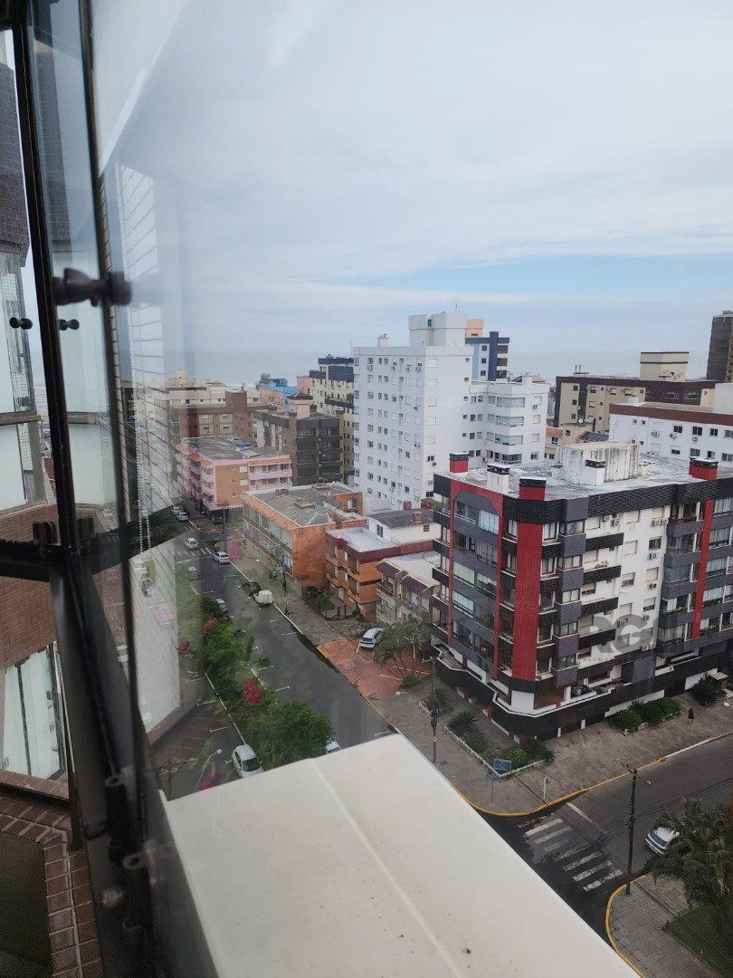 Apartamento à venda com 3 quartos, 145m² - Foto 2