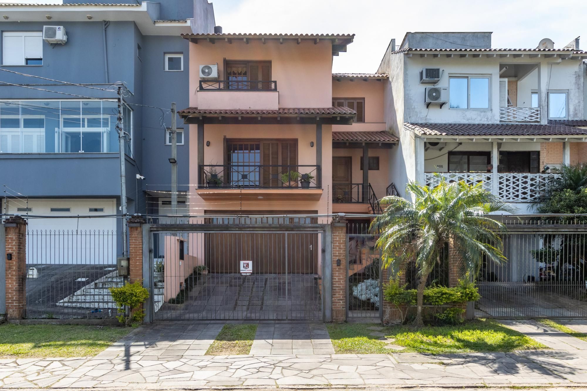 Casa Cond. 3 dormitórios - bairro Nonoai
