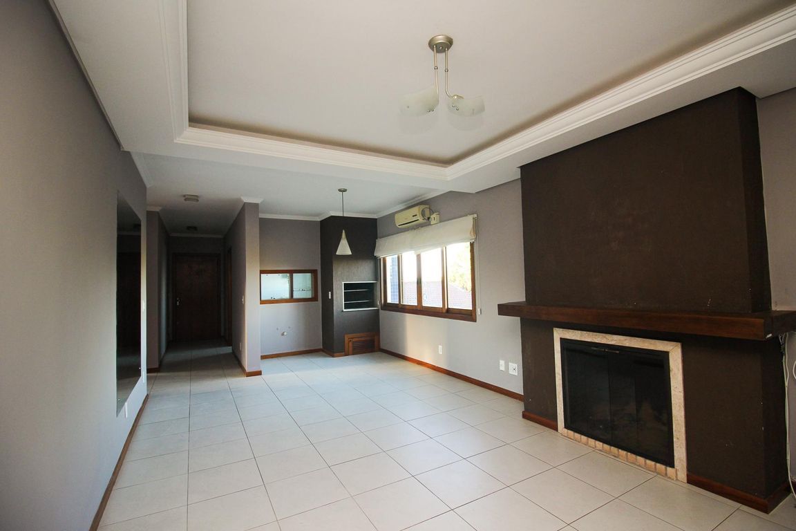 Apartamento de 2 dormitórios, 1 suíte, closet e 2 vagas de garagem .