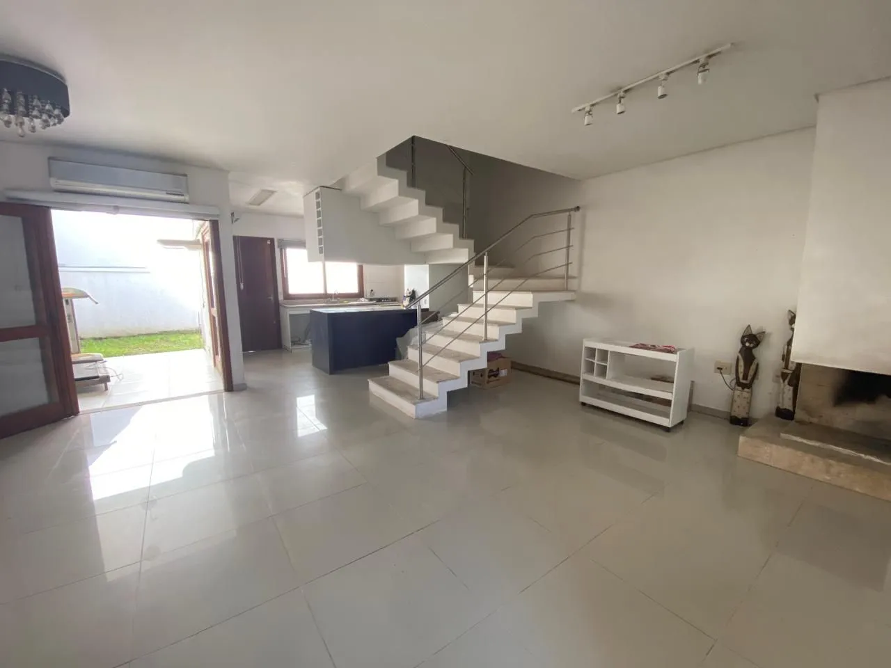Casa, 3 dormitórios no bairro Hípica em Porto Alegre para Comprar
