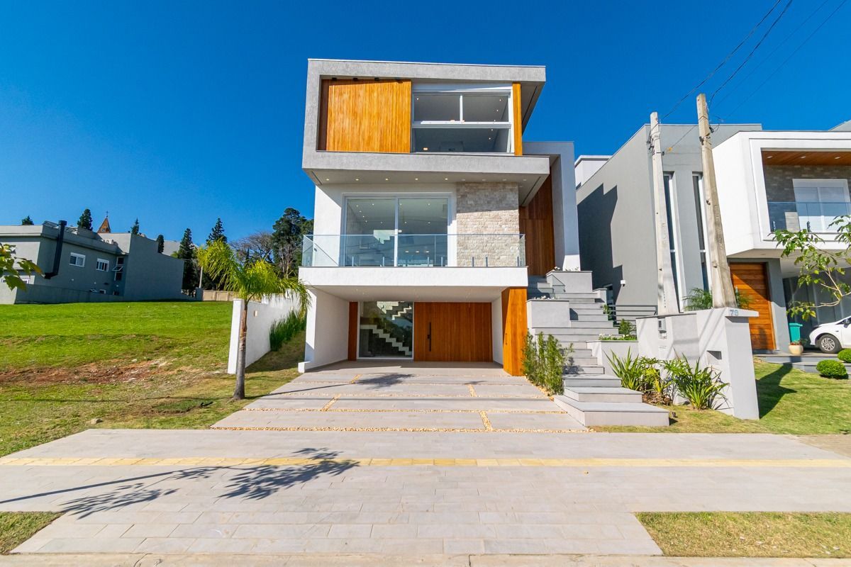 Casa em condomínio com 3 suítes, no Centro de Gravataí
