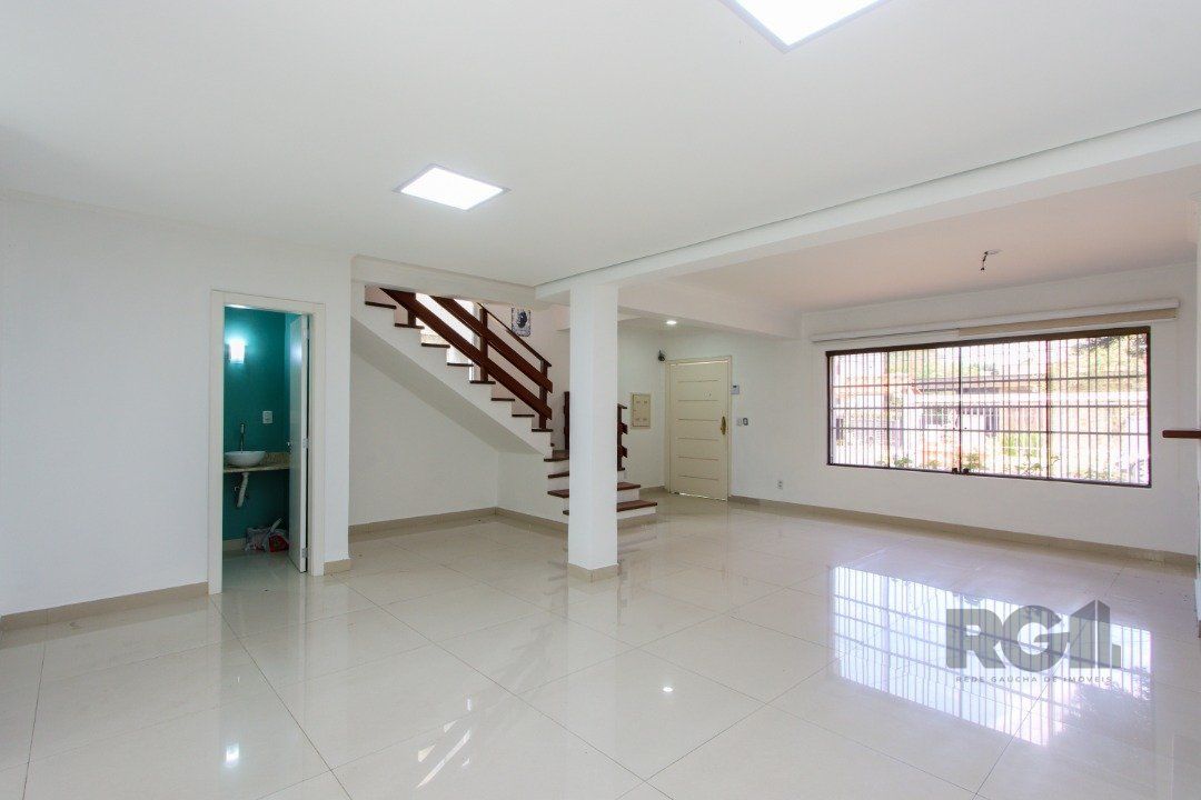 Casa à venda com 4 quartos, 347m² - Foto 2