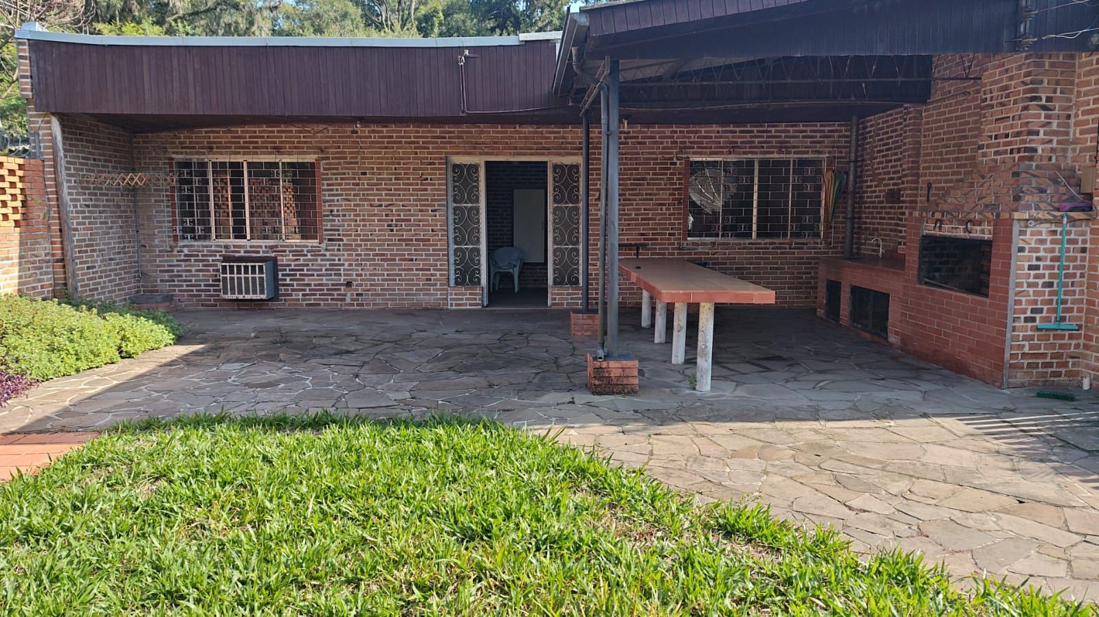 Casa à venda com 3 quartos, 99m² - Foto 1