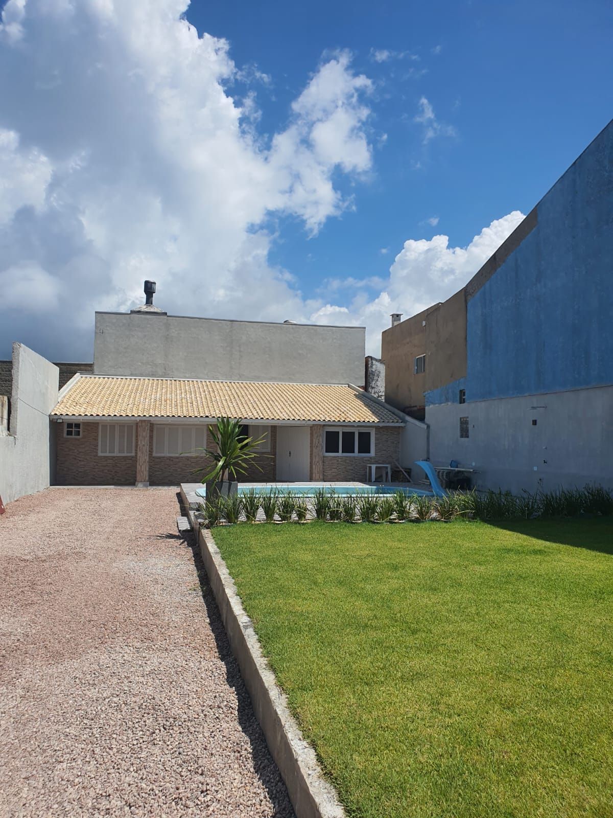 Casa à venda com 3 quartos, 94m² - Foto 1