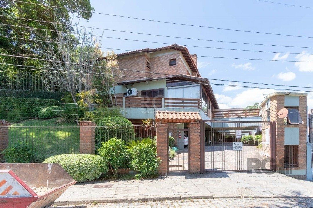 Casa de Condomínio à venda com 3 quartos, 197m² - Foto 1