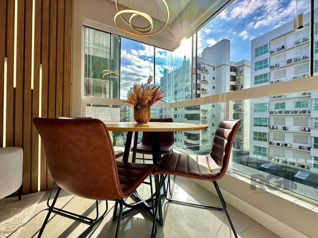 Apartamento à venda com 2 quartos, 87m² - Foto 2