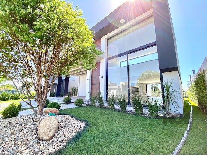 Casa de Condomínio à venda com 5 quartos, 300m² - Foto 1