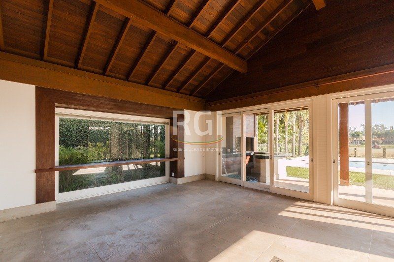 Casa de Condomínio à venda com 4 quartos, 322m² - Foto 3