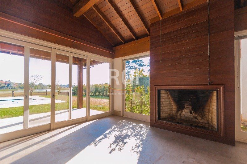 Casa de Condomínio à venda com 4 quartos, 322m² - Foto 4