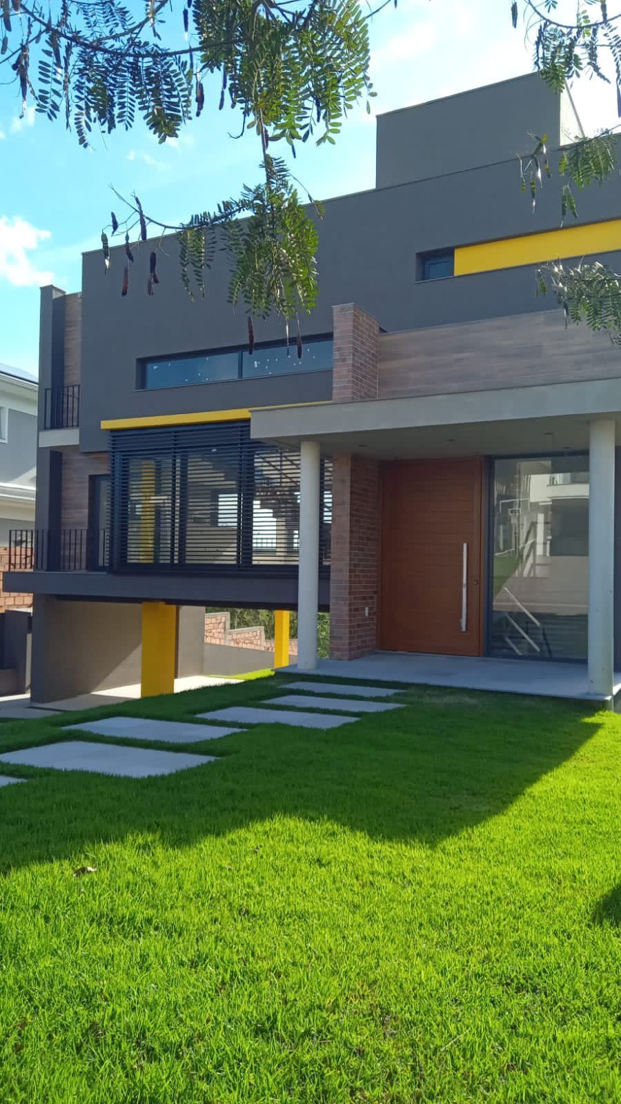 Casa em Condomínio à venda com 279m², 3 dormitórios, 3 suítes, 4 vagas, no bairro Alphaville em PORTO ALEGRE.