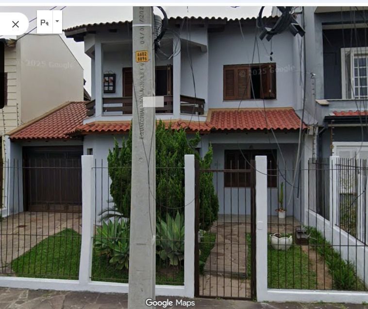 Sobrado, 3 quartos, 2 vagas, pátio com piscina - Bairro Nonoai