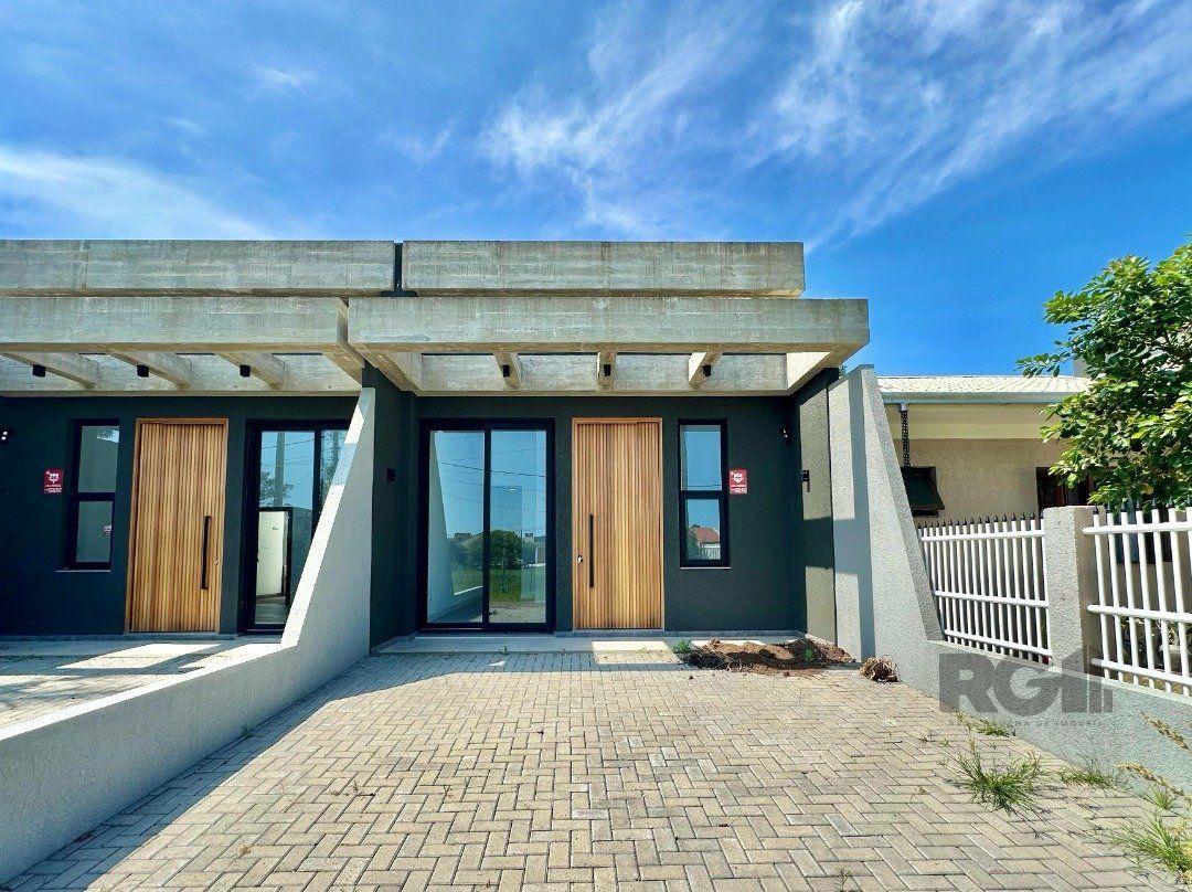 Casa com 71m², 2 dormitórios no bairro Guarani em Capão da Canoa para Comprar