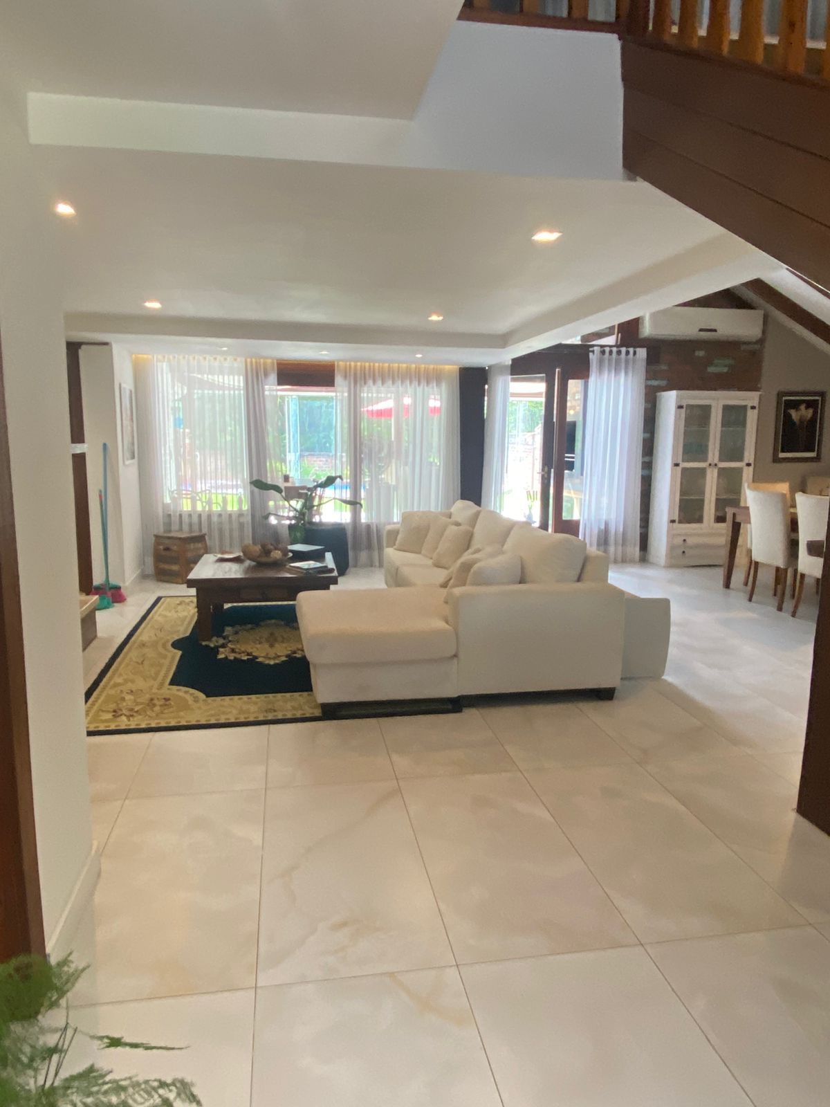 Casa 4 suites no Terra Ville, com gabinete, 4 vagas e piscina.