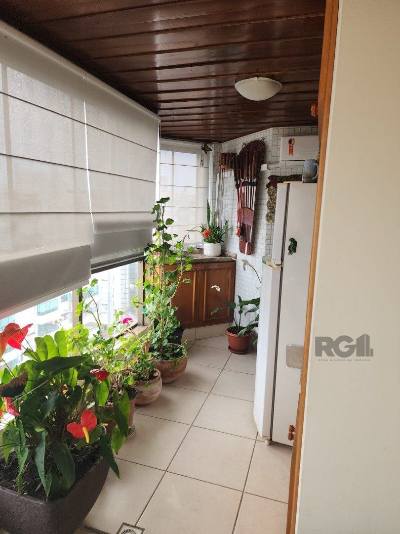 Apartamento à venda com 3 quartos, 145m² - Foto 4